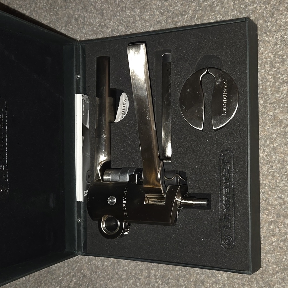 le creuset corkscrew